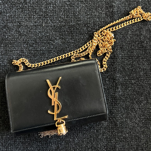 Gorgeous Yves Saint Laurent cross body bag black with gold accessory - Picture 4 of 13